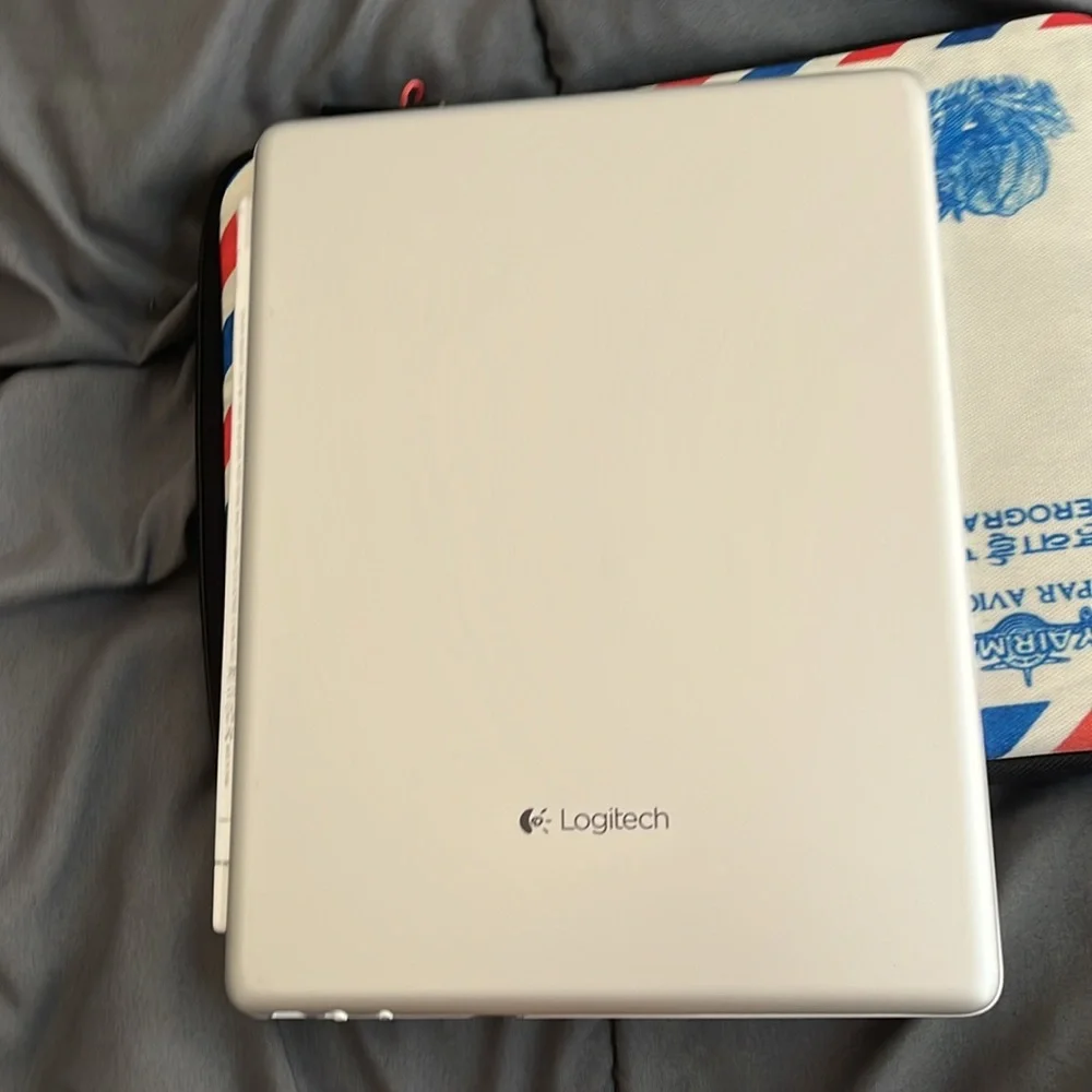 logitech keyboard and case